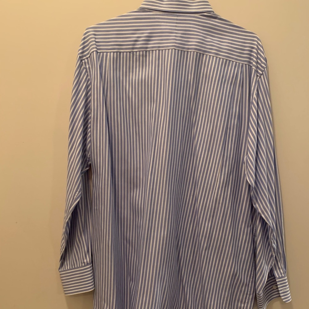 Button down - Picture 3 of 3
